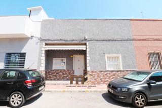 Lloguer Casa  Carrer josep renau. Se alquila casa en guardamar centro