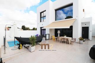 Chalet  Avenida de la constitución 35. Se vende chalet en formentera del segura