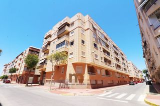 Apartament  Calle rubén darío. Se vende apartamento en guardamar del segura