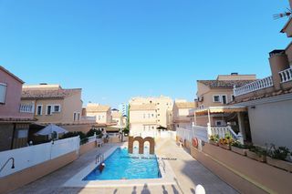 Lloguer Casa  Carrer grecia. Se alquila bungalow en urbanización campoamor