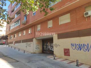 Aparcament cotxe a Estación-Manantiales. Boxplaza de garaje en venta en guadalajara