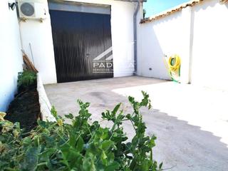 Casa  Barrnco revilla 7. Nave  en el casco urbano