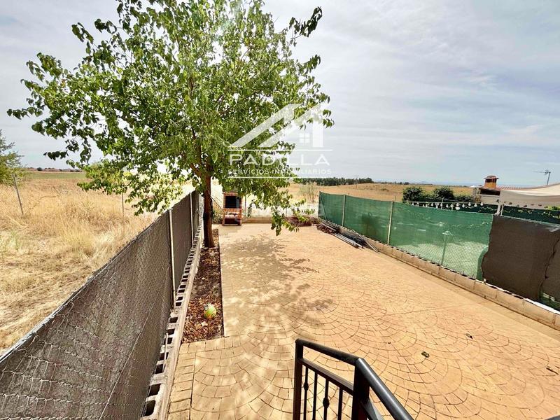 Foto 29fe7f5b-641e-4c6c-8735-ce813ad29a51. Casa aparellada amb calefacció aparcament a Ventas de Retamosa (Las)