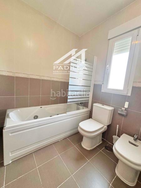 Foto 7d8177bc-9f03-4f92-91d6-a8e43d7d0359. Casa aparellada amb calefacció aparcament a Ventas de Retamosa (Las)