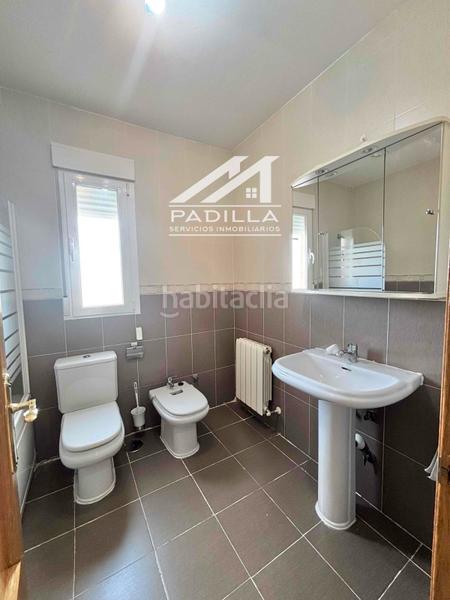 Foto f17c5714-c2e4-4173-b849-94a9f442116e. Casa aparellada amb calefacció aparcament a Ventas de Retamosa (Las)