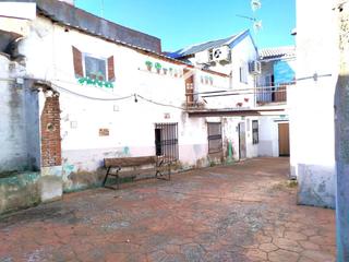 Casa  Cl ildefonso mnez 5. 2 pisos  local con patio en camarena