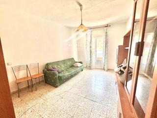 Casa  Cl ildefonso mnez 5. 2 pisos y local con patio en camarena