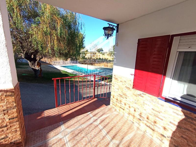 Foto b99d459b-a708-4359-9fc1-ea8e9293318e. Chalet avec chauffage parking piscine dans Méntrida