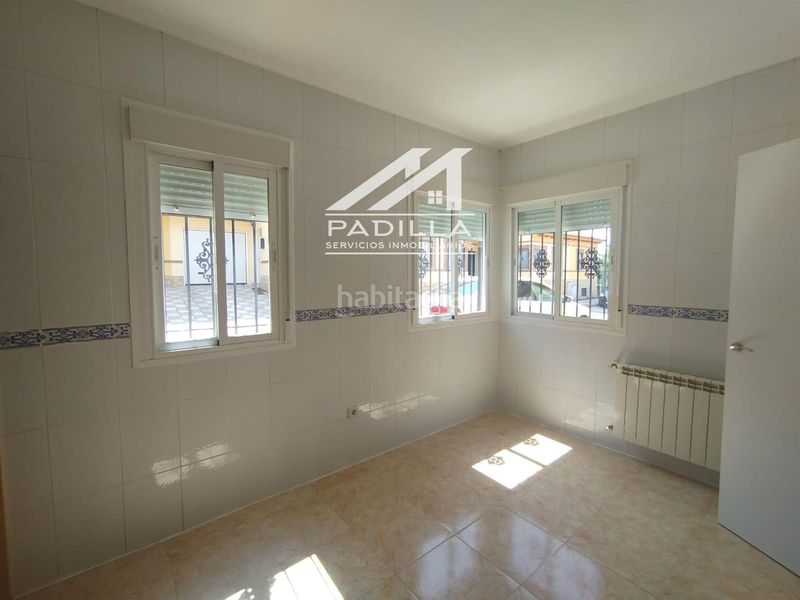 Foto 75d9c5f6-99af-4bb2-be56-005d6944fff0. Casa adossada amb calefacció aparcament a Méntrida