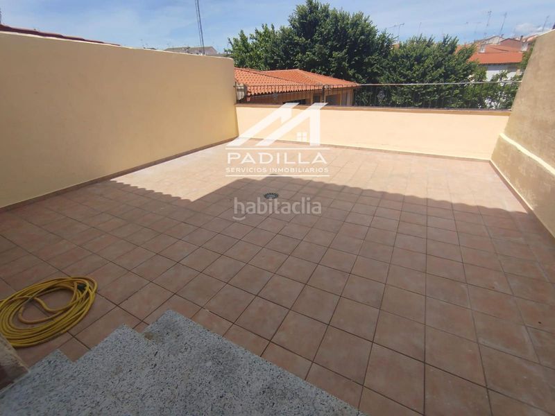 Foto a5e3ae8f-9d93-4fb6-8ee7-7a9c060d2782. Casa adossada amb calefacció aparcament a Méntrida