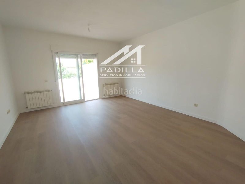 Foto aa130d30-3731-4b8c-9412-bff39292f22a. Casa adossada amb calefacció aparcament a Méntrida