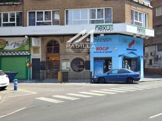 Local Comercial  Santa agueda. Oportunidad en pío xii! local con terraza exterior