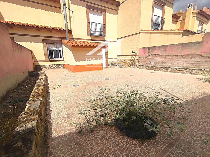 Foto 51701f67-3e4e-4147-8556-cd1bbd4eed55. Casa adossada amb calefacció a Méntrida