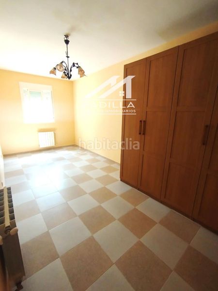 Foto 83c035a5-c477-46fd-9309-8e38aa998454. Casa adossada amb calefacció a Méntrida