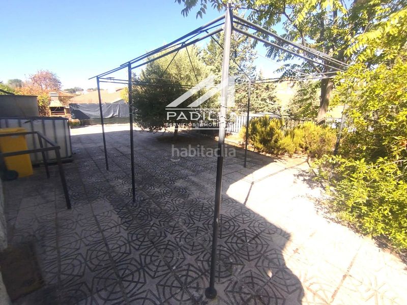 Foto b7307991-de7f-4a8c-b287-afe55f4d7f02. Chalet  independiente con piscina de obra y doble parcela. en Méntrida