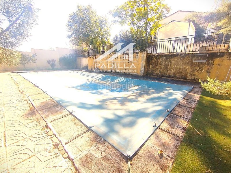 Foto f91ca5ad-6325-4e3f-96b0-ff6fecf4c63b. Chalet  independiente con piscina de obra y doble parcela. en Méntrida