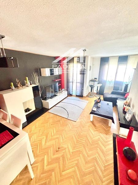 Foto c810800e-c61b-45f2-b652-8251d8630467. Pis amb calefacció aparcament piscina a Camarena