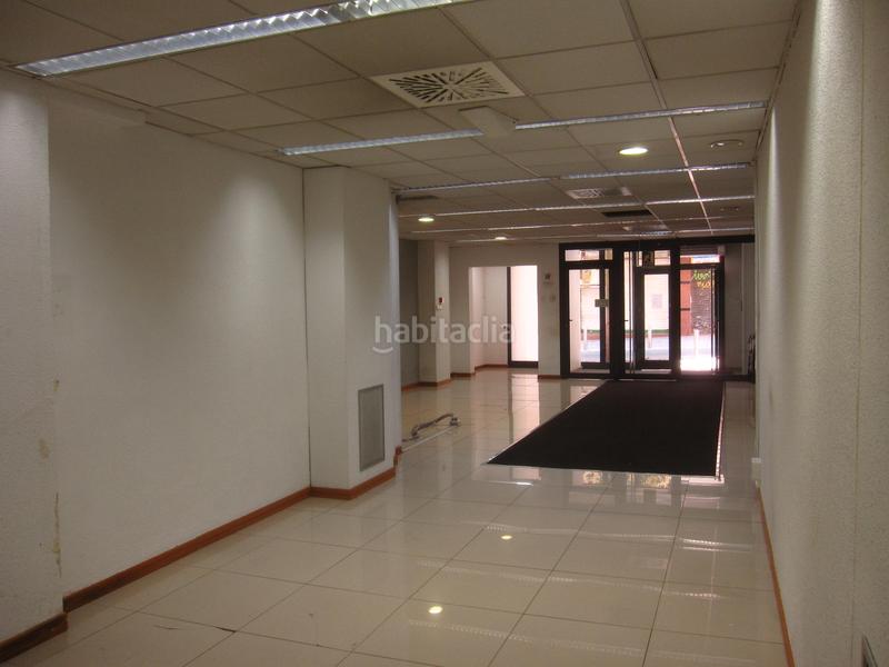 Foto 0bf49d34-b3d0-4a38-abec-ebf470644f36. Rent business premise in Prosperitat Barcelona