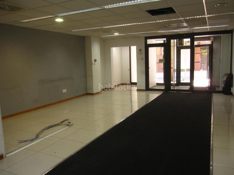 Foto a615107f-c9fb-4c93-abb3-98e067d5075d. Rent business premise in Prosperitat Barcelona