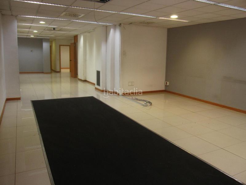 Foto de2a6662-11c1-4a24-af87-3e4e9bf3107b. Rent business premise in Prosperitat Barcelona