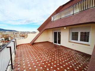 Alquiler Ático  Plaça de sants. Atico duplex de 4 habitaciones con terrazas