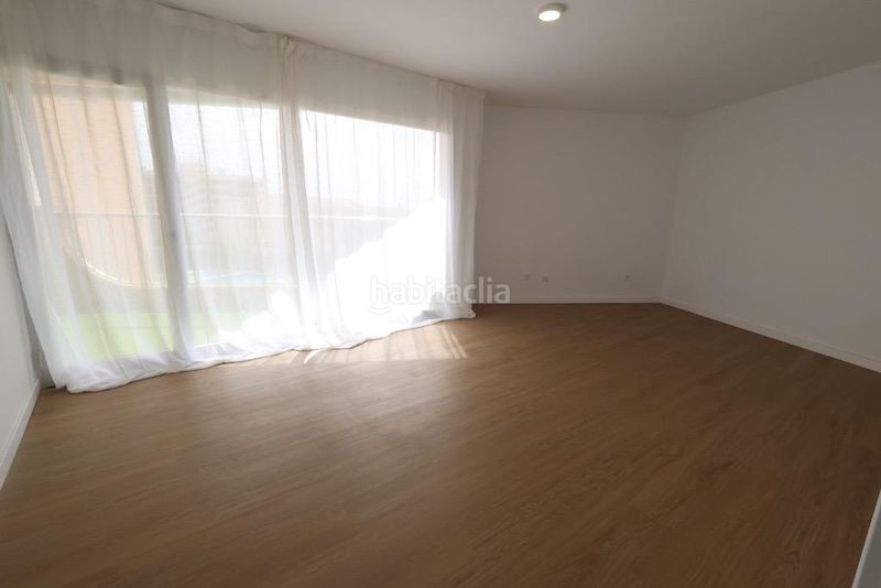 Foto 7e29745f-cf84-4ddf-a2fe-ba4c235e9ff3. Apartament amb aparcament piscina a La Zenia Orihuela