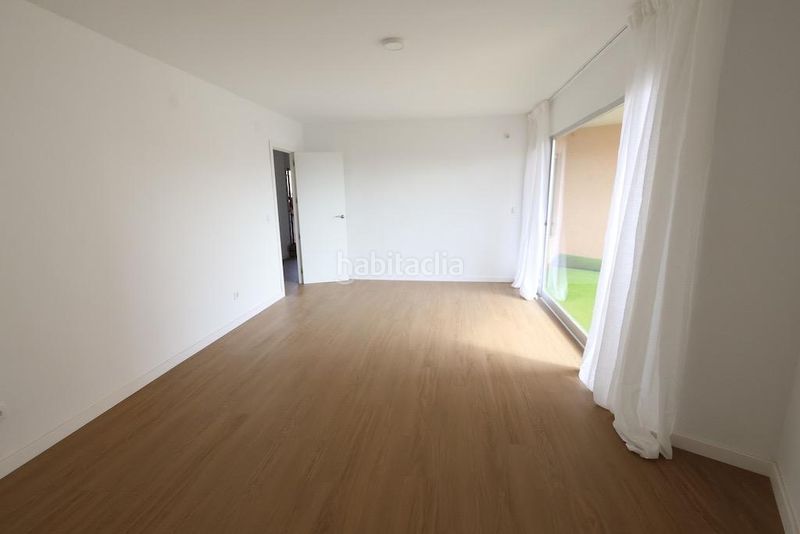 Foto f932f405-3164-4ea3-ae4d-6e116948f21c. Apartament amb aparcament piscina a La Zenia Orihuela