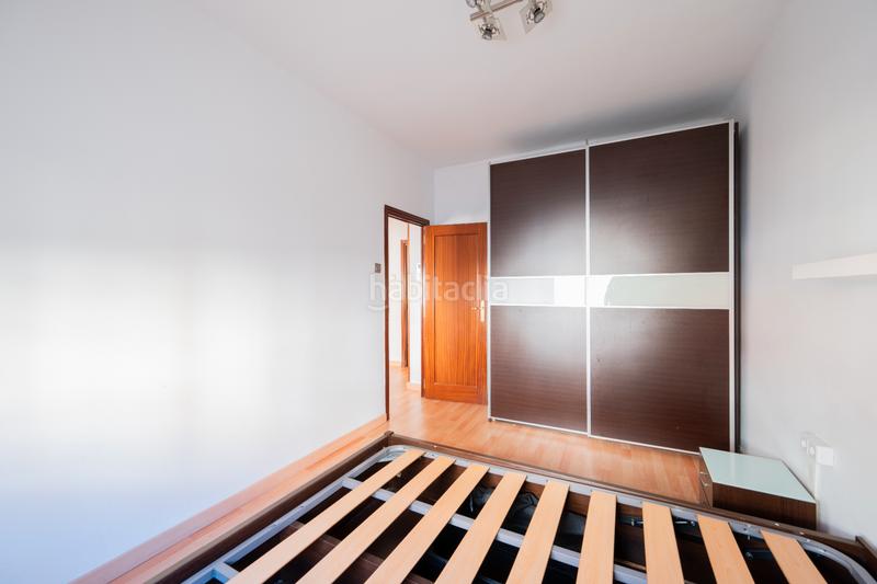 Foto c61b68a8-1d75-41dd-91e1-92ac9ac3d383. Piso  venta zona maragall en Guinardó Barcelona