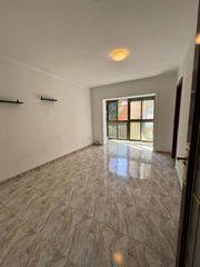 Pis a Carrer de l'escultor ordóñez 25. Gran piso ideal para familias.