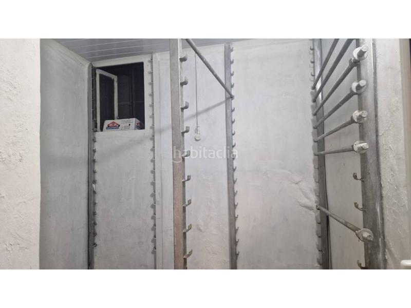 Foto c72f9d2b-ef1e-4c4e-9dbf-1c19e8bace94. Local comercial a Barri Antic Manresa