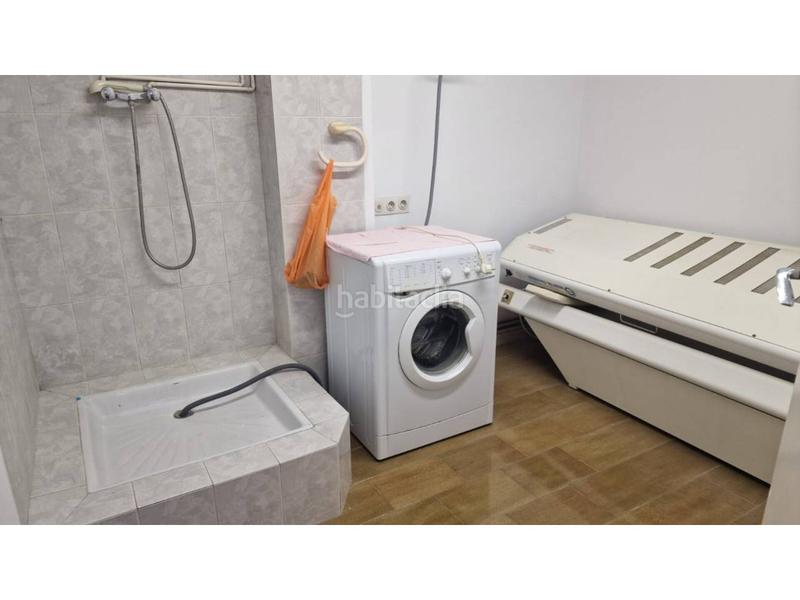 Foto 9aafe651-a6ca-4c46-952d-07a1f39bcf09. Local comercial local en venta zona font capellans en Manresa
