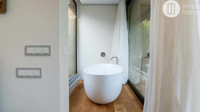 Foto f8b4281f-8f0b-430b-a163-d5ffc2ec65fc. Chalet moderno chalet independiente estilo nordico en Las Lomas en Boadilla del Monte