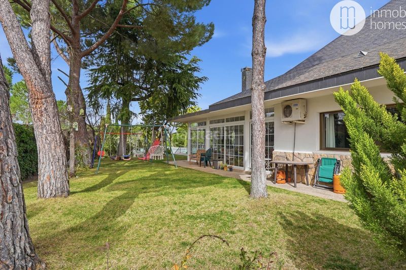 Foto 2642f714-83fd-47c4-940a-847db1087730. Xalet amb calefacció aparcament piscina a Las Lomas Boadilla del Monte