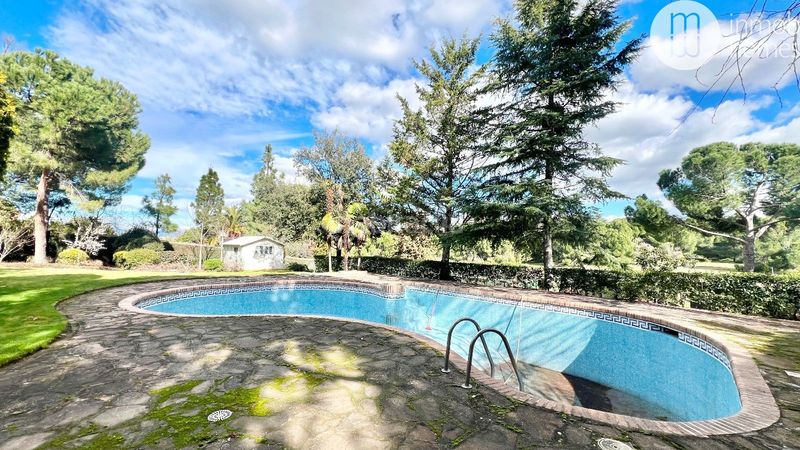 Foto 47d3225e-1037-4fa7-b3a6-610f362e5b4e. Xalet amb calefacció aparcament piscina a Bonanza Boadilla del Monte