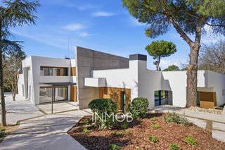 Chalet  Valle de sella. Casa sella   arquitectura contemporanea en las lomas