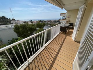 Apartamento en Vallpineda-Santa Bàrbara. Apartamento con vistas al mar