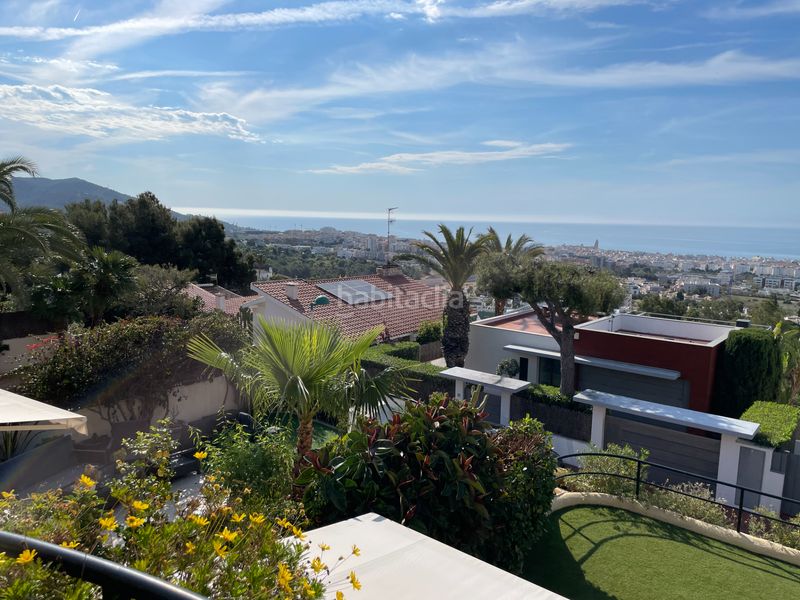 Foto a5d65ea5-41fe-49a1-bbc8-175a03a34af9. Casa adossada amb xemeneia calefacció aparcament piscina a Sitges