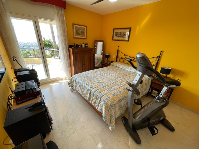 Foto f8695234-64aa-483d-a6fe-e2afad1b5267. Casa adossada amb xemeneia calefacció aparcament piscina a Sitges