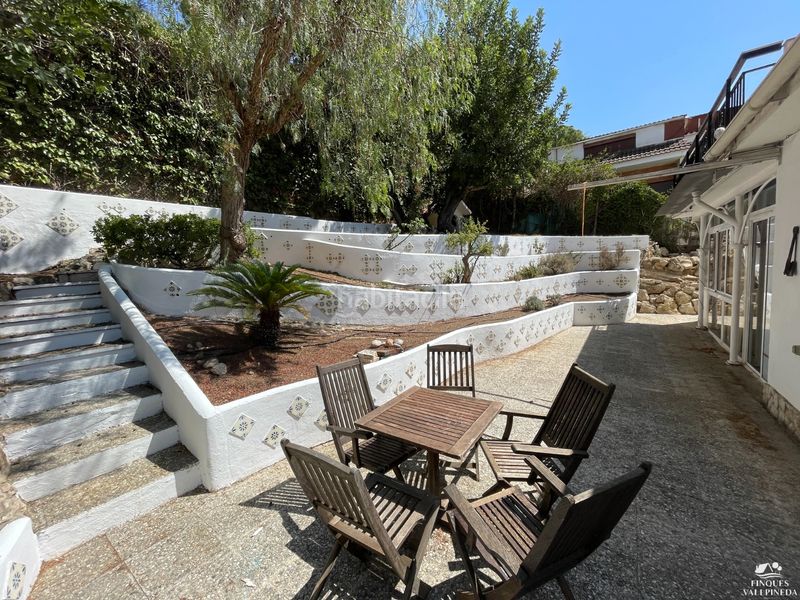 Foto b236175c-3cee-4d98-95e9-ef327dc9b2ca. Xalet amb xemeneia calefacció aparcament piscina a Sitges