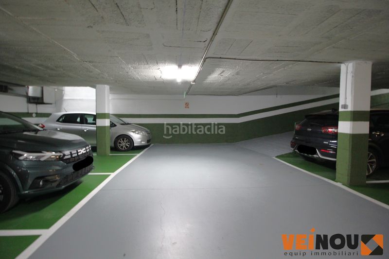Foto 42516448-f395-4f75-8a08-07f98b44c7f0. Aparcament cotxe a Sants Barcelona