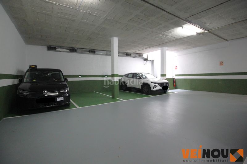 Foto cbf2a11a-9d71-496b-a610-3f3d2bee0c2a. Aparcament cotxe a Sants Barcelona