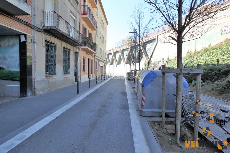 Foto ddf0650c-7524-4056-b255-31a53f80bfd0. Aparcament cotxe a Sants Barcelona