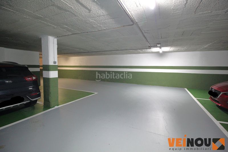 Foto e7f47640-28a3-4aa8-b314-b0bc506af43c. Aparcament cotxe a Sants Barcelona