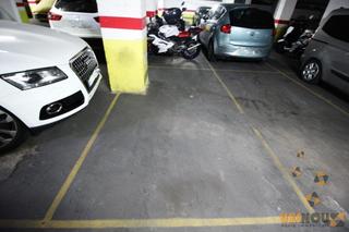 Aparcament cotxe  Rambla de badal. Parking para coche pequeño