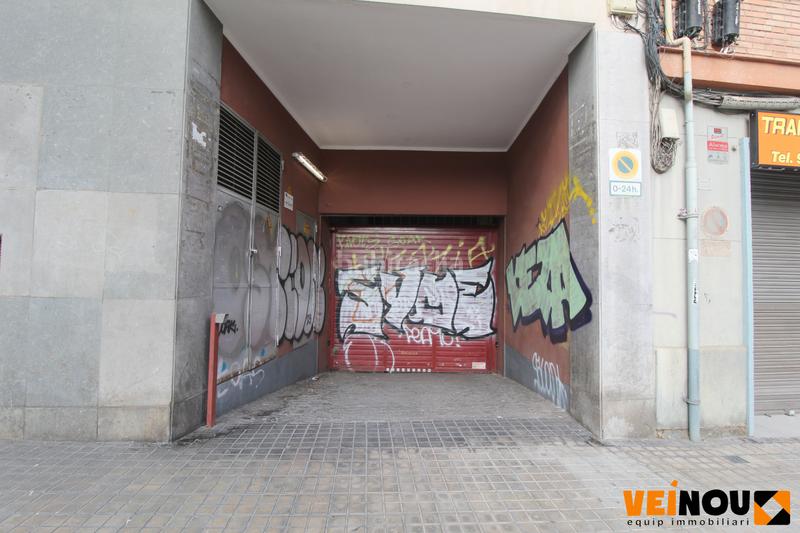 Foto b15136e6-81d6-4f33-98f0-e0057d84cf73. Parking voiture dans Sants-Badal Barcelona