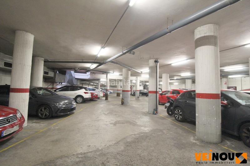 Foto ef6cf9e8-42bd-4ec2-97c3-6240467599cd. Parking voiture dans Sants-Badal Barcelona