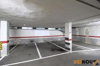 Aparcament cotxe  Carrer de jacquard. Plaza para coche mediano