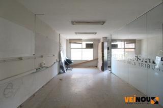 Location Local commercial  Rambla de badal. Local en planta entresuelo