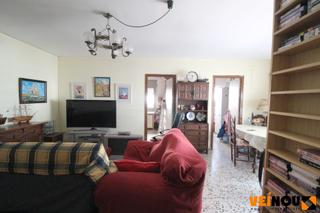 Flat  Carrerada santa coloma. Totalmente exterior con 3 habitaciones dobles