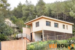 Casa a Olesa de Bonesvalls. Casa unifamiliar con gran terreno en vallirana – passatge pallar